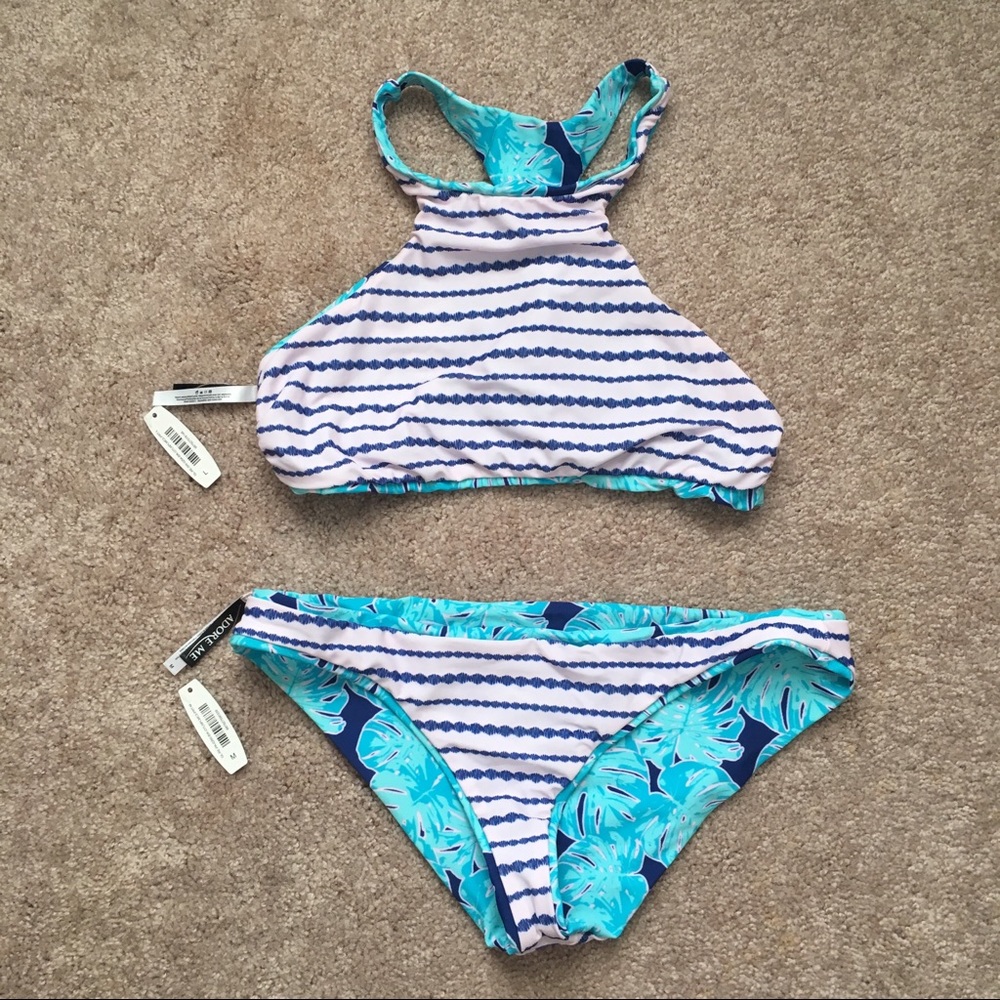 NWT - Super fun & reversible bikini!